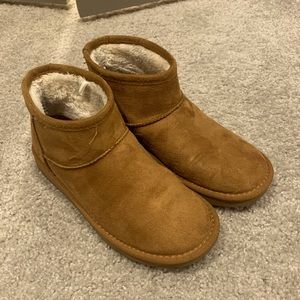 mini arizona boots!! size 7